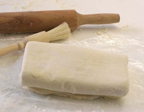 починаємо розгортати тісто