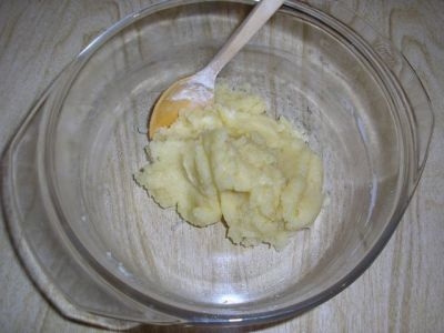 додаємо борошно і знову відправляємо в миковолновку