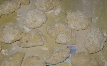 Ліпимо вареник