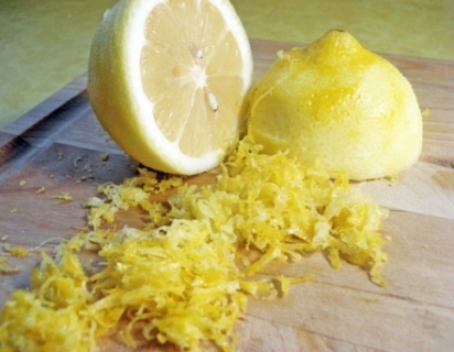 натираємо цедру лимона