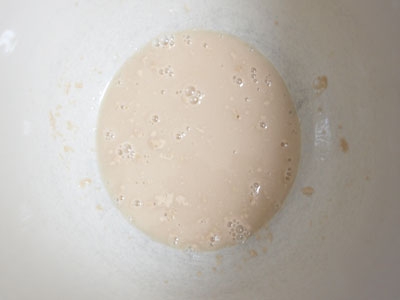 дріжджі в піалі