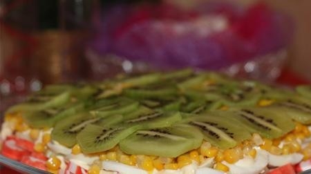 Подаємо салат з ківі