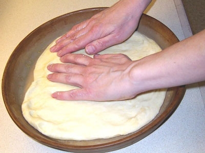 тісто на сковороді