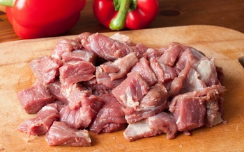 нарізаємо м'ясо