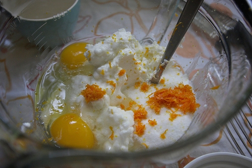 сир в мисці