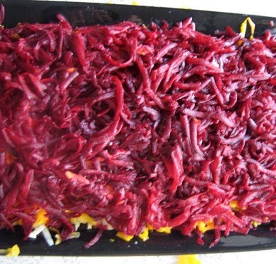 буряк натираємо