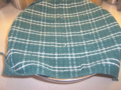 миска з рушником