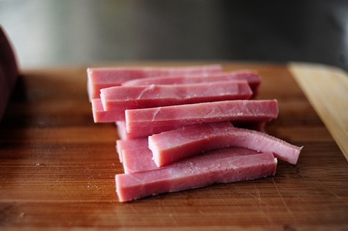 нарізаємо шинку