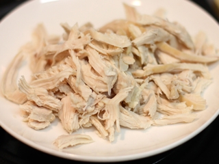 куряче філе нарізаємо на шматочки