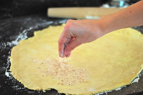 посипаємо горіховою сумішшю