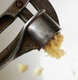 Давимо часник