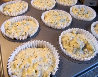 розкладаємо тісто по формочках