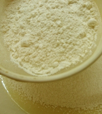 Додаємо просіяне борошно