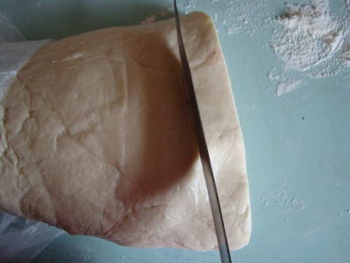 ріжемо тісто