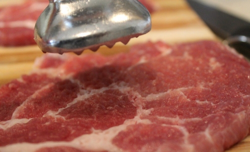 відбиваємо свинину