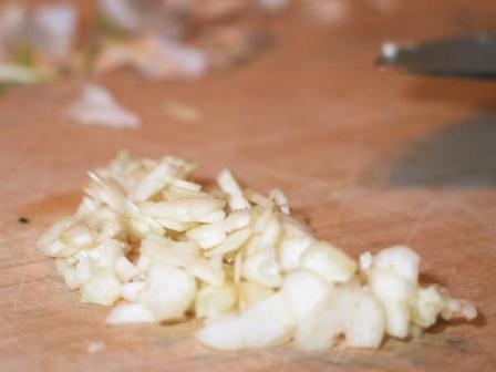 подрібнений часник