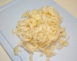 Яблука трьом на крупній тертці