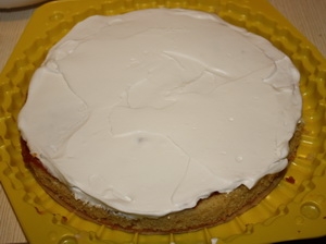 Викладаємо поверх джему вершки