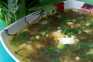 Зелений борщ зі щавлем