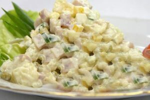 Салат «Олів&;є з куркою»