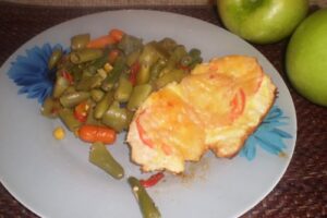 Запечене куряче філе з помідором