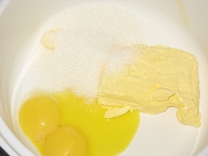 жовтки, масло, цукор