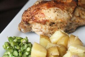 Картопля з куркою в духовці