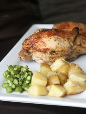 картопля з курки на тарілці