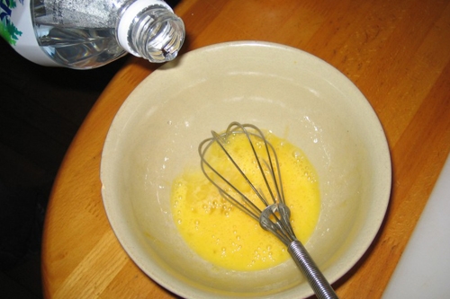 збиваємо всі рідкі компоненти страви