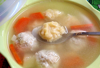 Подаємо супчик з сирними ньокками