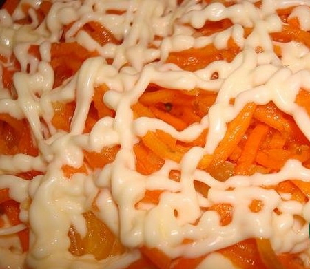 Змащуємо шари майонезом