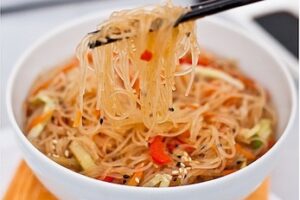 Салат з фунчозой