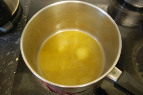 розтоплюємо вершкове масло