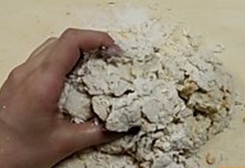 тісто на столі