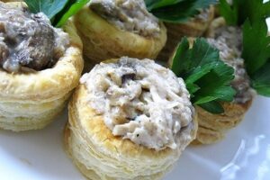 Воловани з куркою і грибами