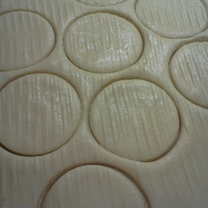 вирізана кругла форма пряника