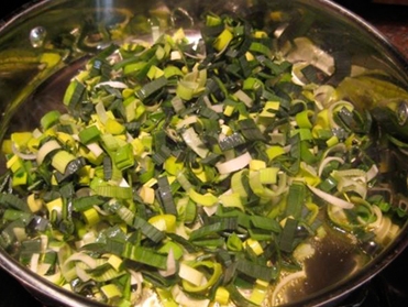 тушкуємо два види цибулі