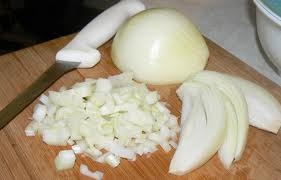 подрібнюємо цибулю