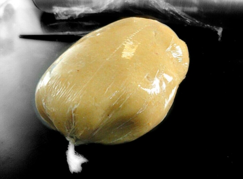 закутуємо тісто харчовою плівкою