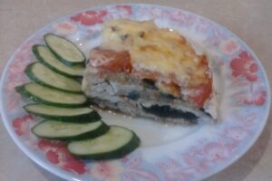 Запечене куряче філе з баклажанами