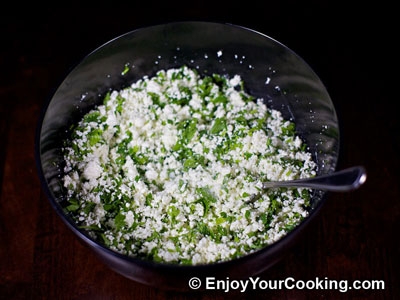 змішуємо сир з зеленню до однорідності