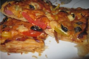 Піца з листкового тіста