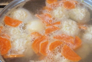 Варимо суп з сирними ньокками