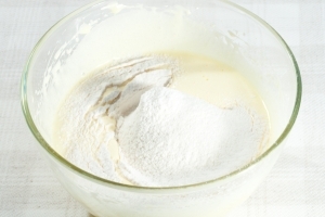 Додаємо борошно