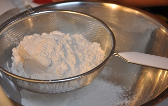 просіваємо борошно