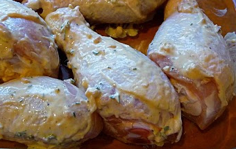 запікаємо мариновані курячі гомілки