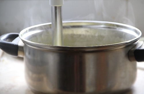 блендером протираємо суп у пюре