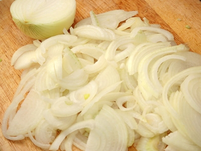 подрібнюємо цибулю