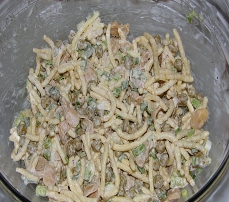 готовий салат з маринованими печерицями