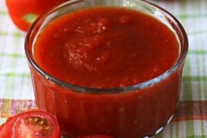 Кетчуп з базиліком і селерою